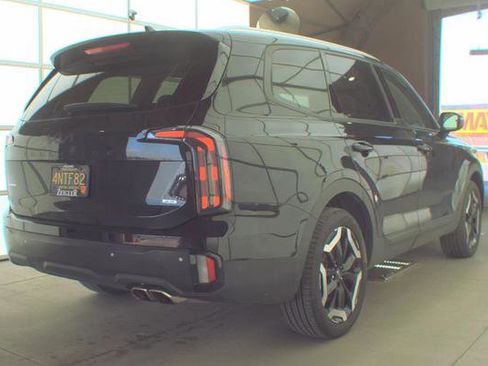 Used 2024 Kia Telluride EX w/ EX Captain's Chair Package AWD/4WD image 3