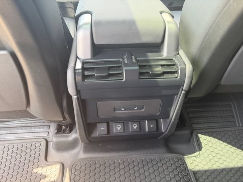 Used 2022 Land Rover Defender 110 S AWD/4WD image 17