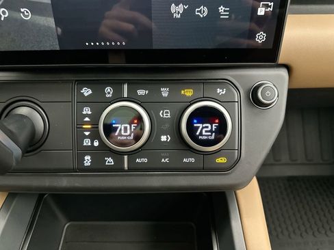 New 2026 Land Rover Defender 110 X-Dynamic SE image 13