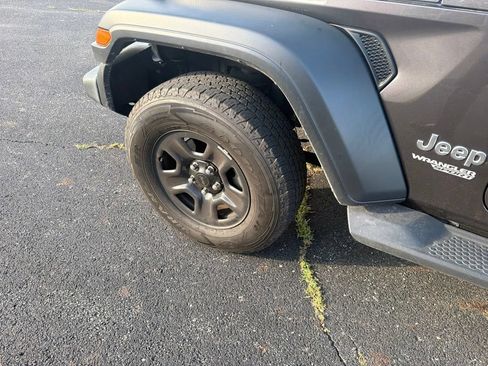 Used 2018 Jeep Wrangler Sport AWD/4WD image 4