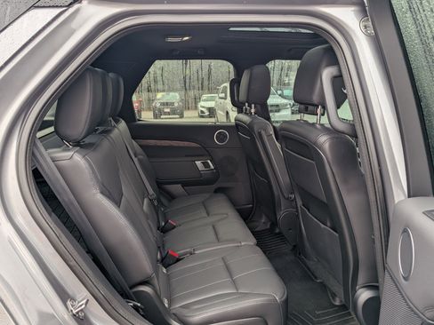 Used 2020 Land Rover Discovery HSE image 12