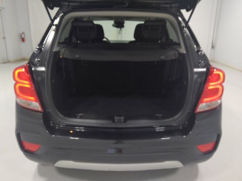 Used 2022 Chevrolet Trax LT w/ LT Convenience Package AWD/4WD image 29