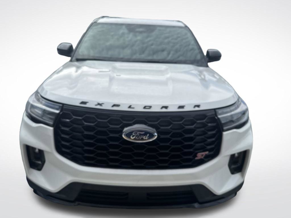 Used 2025 Ford Explorer ST AWD/4WD image 2