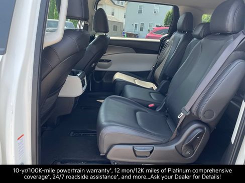 Certified 2024 Kia Carnival LX FWD image 22