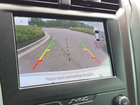 Used 2020 Ford Fusion SE AWD/4WD image 30
