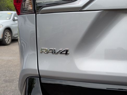 Used 2022 Toyota RAV4 SE AWD/4WD image 12