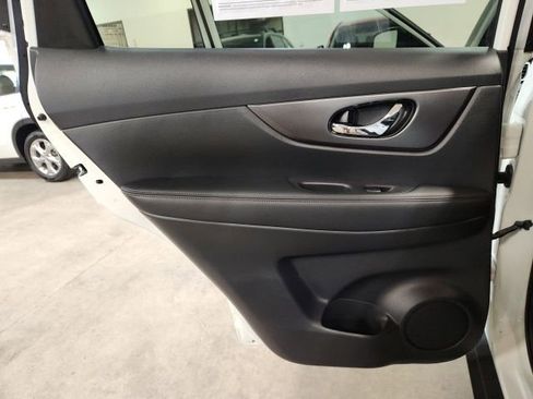 Used 2016 Nissan Rogue SV AWD/4WD image 24