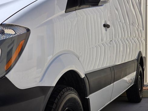 Used 2016 Mercedes-Benz Sprinter 2500 image 33