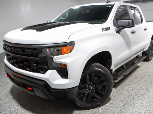 Used 2023 Chevrolet Silverado 1500 Custom Trail Boss w/ LPO, Dark Essentials Package AWD/4WD image 31