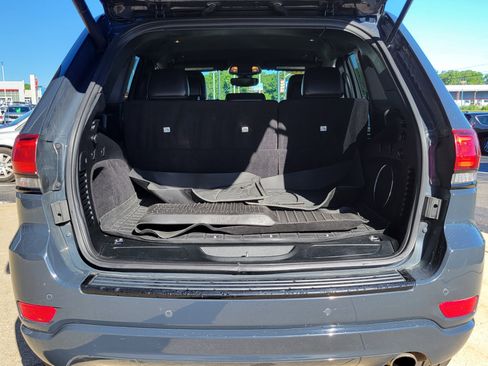 Used 2018 Jeep Grand Cherokee Altitude AWD/4WD image 17