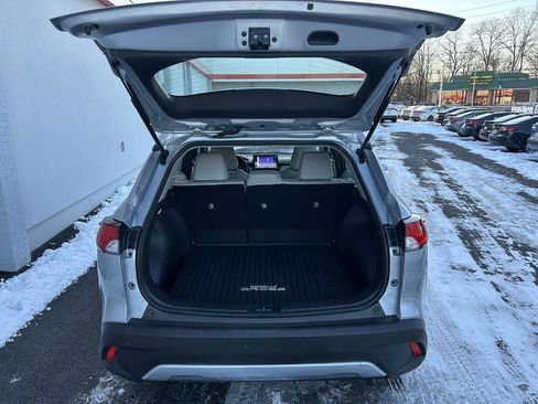 Used 2025 Toyota Corolla Cross L image 11