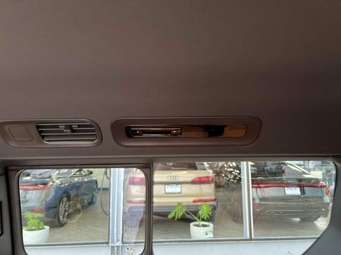 Used 2025 Volkswagen ID. Buzz Pro S RWD image 19