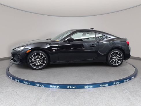 Used 2017 Toyota 86 RWD image 9