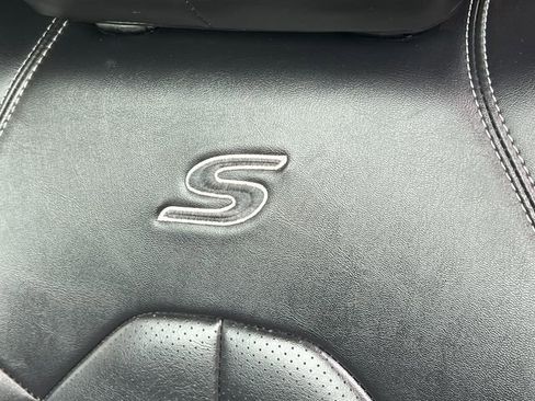 Used 2024 Chrysler Pacifica Limited FWD image 15