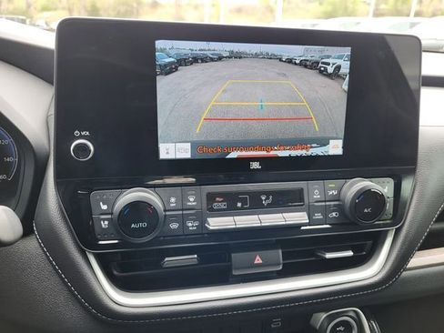 Used 2024 Toyota Grand Highlander AWD image 16