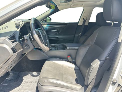 Used 2023 Lexus ES 300h w/ Premium Package FWD image 9