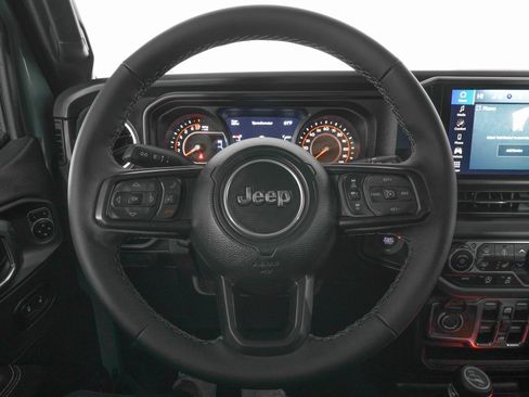 Used 2025 Jeep Gladiator Sport image 16