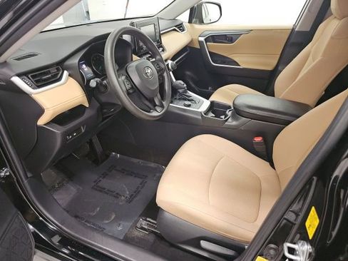 Used 2021 Toyota RAV4 LE image 14