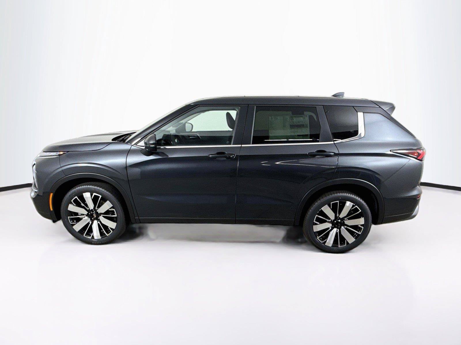 New 2026 Mitsubishi Outlander SE FWD image 2