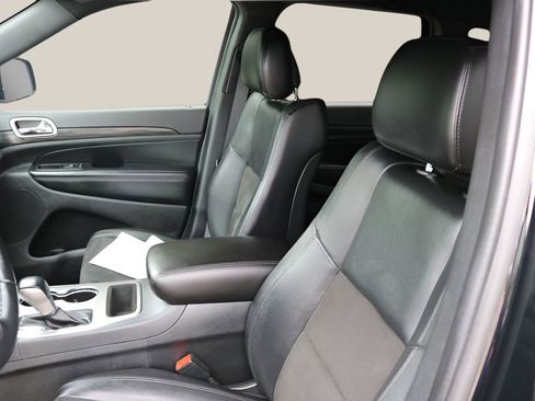 Used 2022 Jeep Grand Cherokee Laredo X RWD image 12