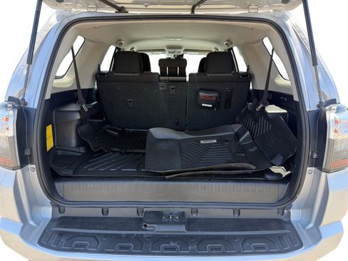 Used 2022 Toyota 4Runner SR5 AWD/4WD image 17