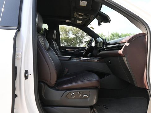 Used 2022 Cadillac Escalade ESV Sport Platinum w/ LPO, ONYX Package image 27