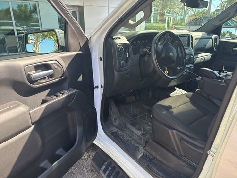 Used 2020 Chevrolet Silverado 1500 Custom w/ Custom Value Package AWD/4WD image 5