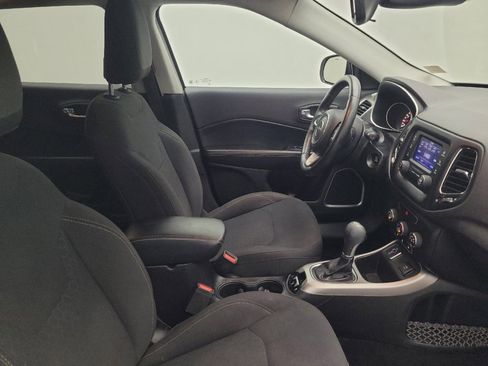Used 2018 Jeep Compass Sport w/ Cold Weather Group FWD image 21