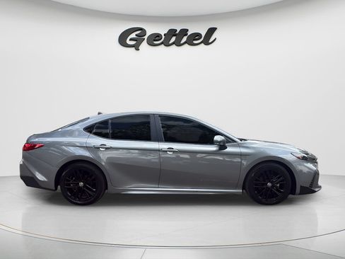 Used 2025 Toyota Camry SE w/ Convenience Package FWD image 4