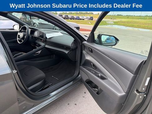 Used 2025 Hyundai Elantra Sport FWD image 30