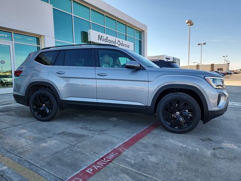 New 2026 Volkswagen Atlas SE image 8