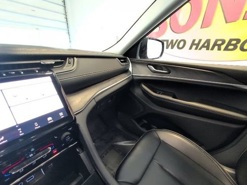 Used 2023 Jeep Grand Cherokee Limited AWD/4WD image 27