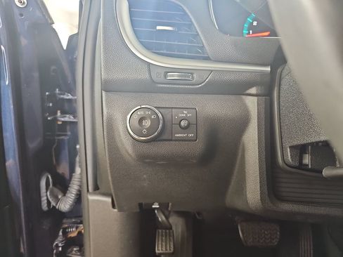 Certified 2017 Chevrolet Traverse Premier FWD image 33