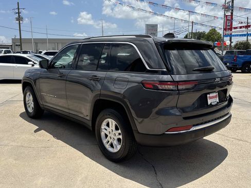Used 2024 Jeep Grand Cherokee Laredo RWD image 5
