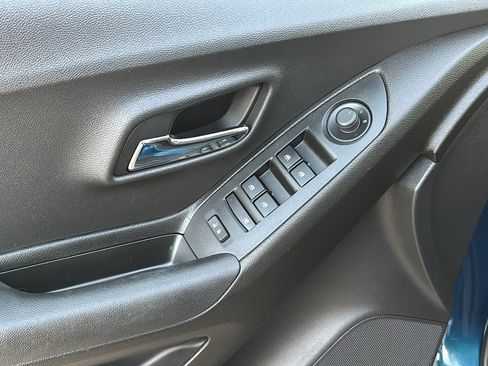 Used 2019 Chevrolet Trax LT image 25