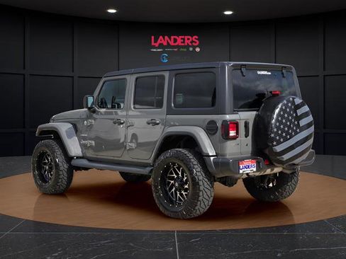Used 2019 Jeep Wrangler Unlimited Sahara image 2