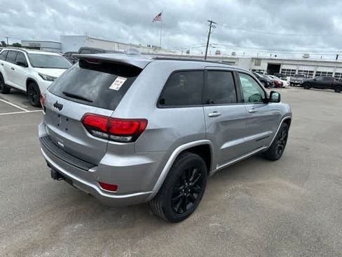 Used 2019 Jeep Grand Cherokee Altitude AWD/4WD image 18