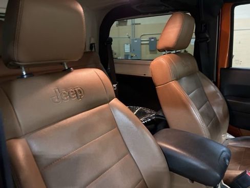 Used 2011 Jeep Wrangler Rubicon w/ Dual Top Group image 19