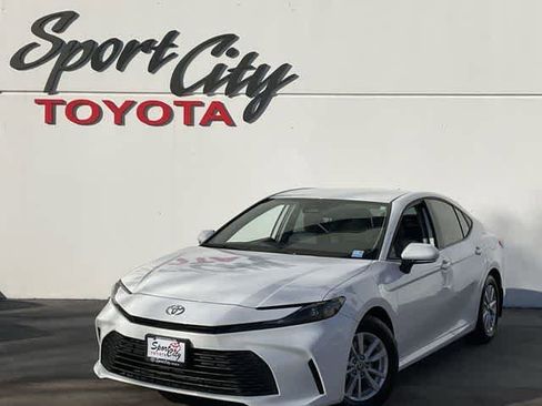 Used 2026 Toyota Camry LE w/ Convenience Package image 1