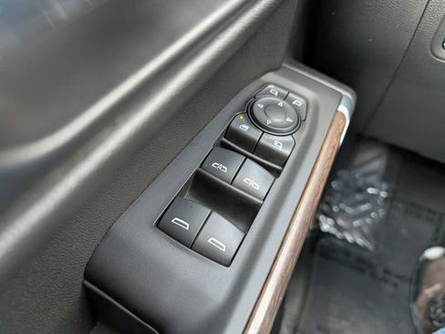 Used 2022 Chevrolet Silverado 1500 High Country image 24