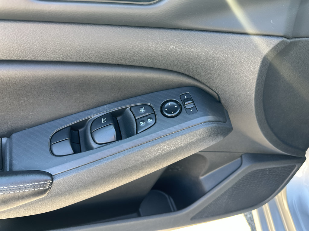 Used 2024 Nissan Altima 2.5 SV FWD image 14
