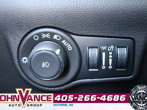 Used 2025 Jeep Compass Latitude w/ Altitude Special Edition image 29