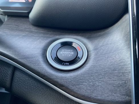 New 2025 Jeep Grand Cherokee Limited w/ Black Appearance Package image 24