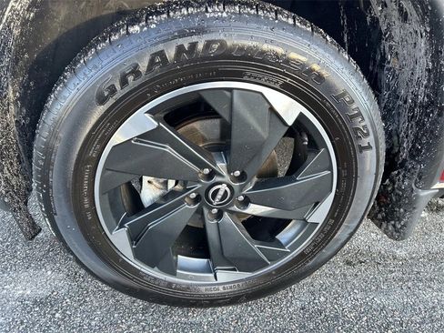 Used 2025 Nissan Rogue SV w/ SV Premium Package image 9