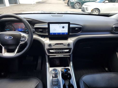 Used 2023 Ford Explorer XLT w/ Equipment Group 202A AWD/4WD image 15