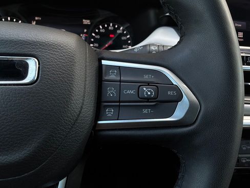 Used 2025 Jeep Compass Limited AWD/4WD image 37