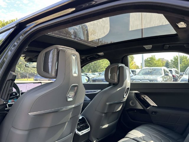 Certified 2023 BMW i7 xDrive60 AWD/4WD image 22