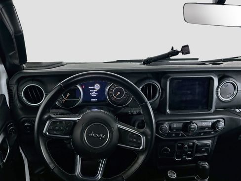 Used 2018 Jeep Wrangler Unlimited Sahara AWD/4WD image 17