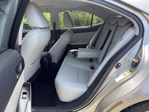 Used 2014 Lexus IS 250 w/ Navigation Package RWD image 6