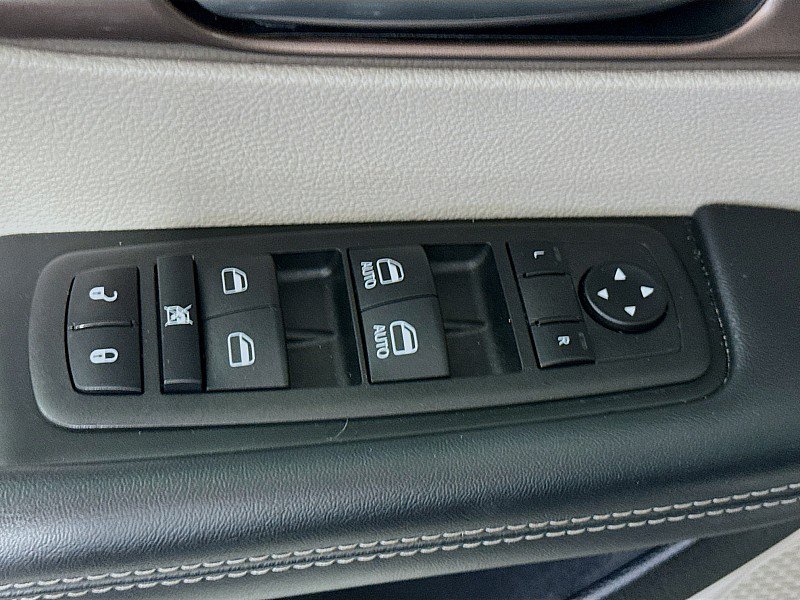 Used 2023 Chrysler Voyager LX FWD image 18